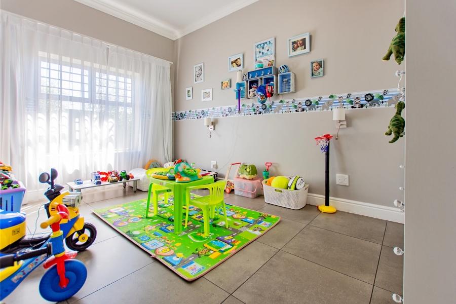 5 Bedroom Property for Sale in Myburgh Park Western Cape